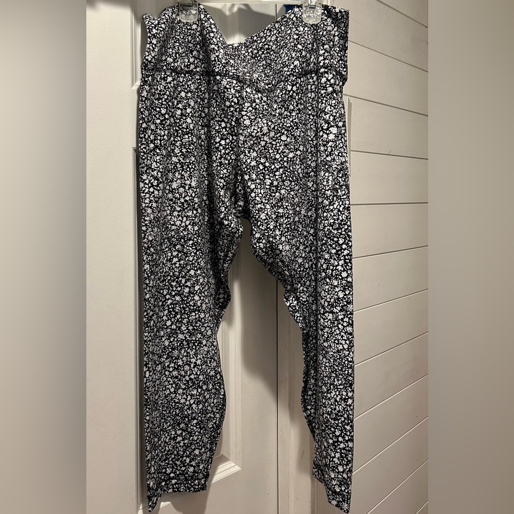 Brand new Lululemon Align HR Pant 25" size 20